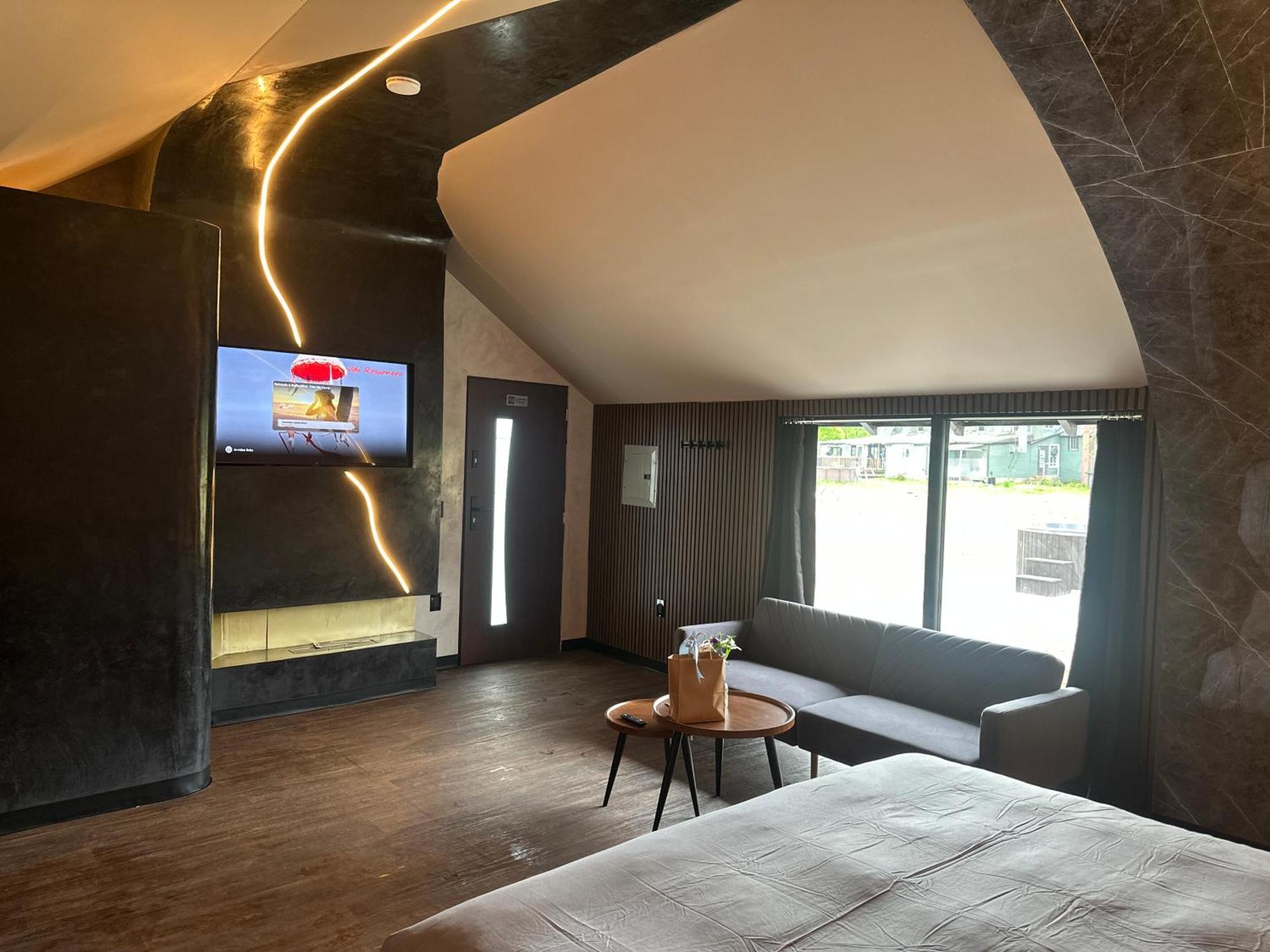 Emrose Luxury Cabins Brandon Номер фото
